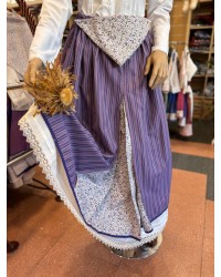 Falda vasca morada y lila con pañuelo floral incluido