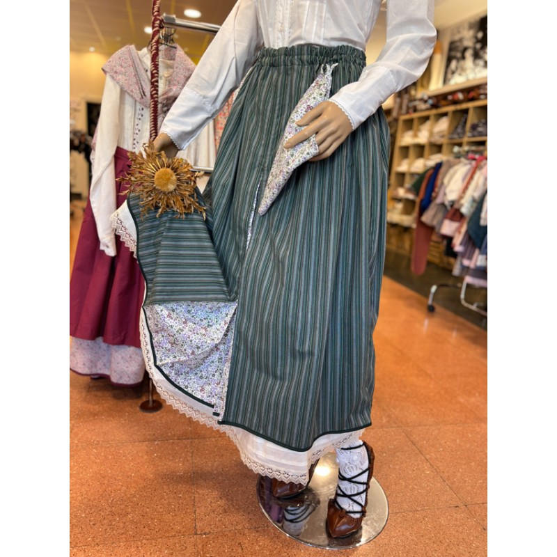 Falda vasca verde con pañuelo floral incluido