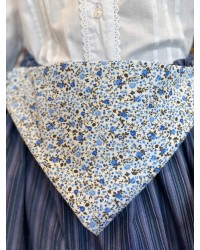 Falda vasca azul con pañuelo floral incluido