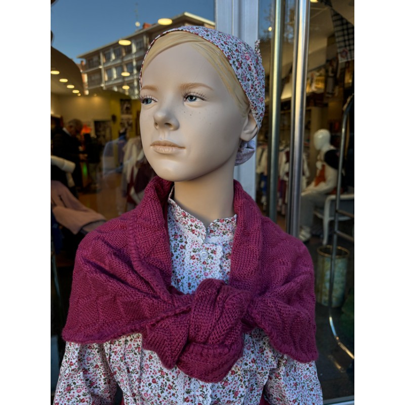 Haurrentzako euskal tokilla fuksia tradizioa eta neskentzako jantzietarako berokia