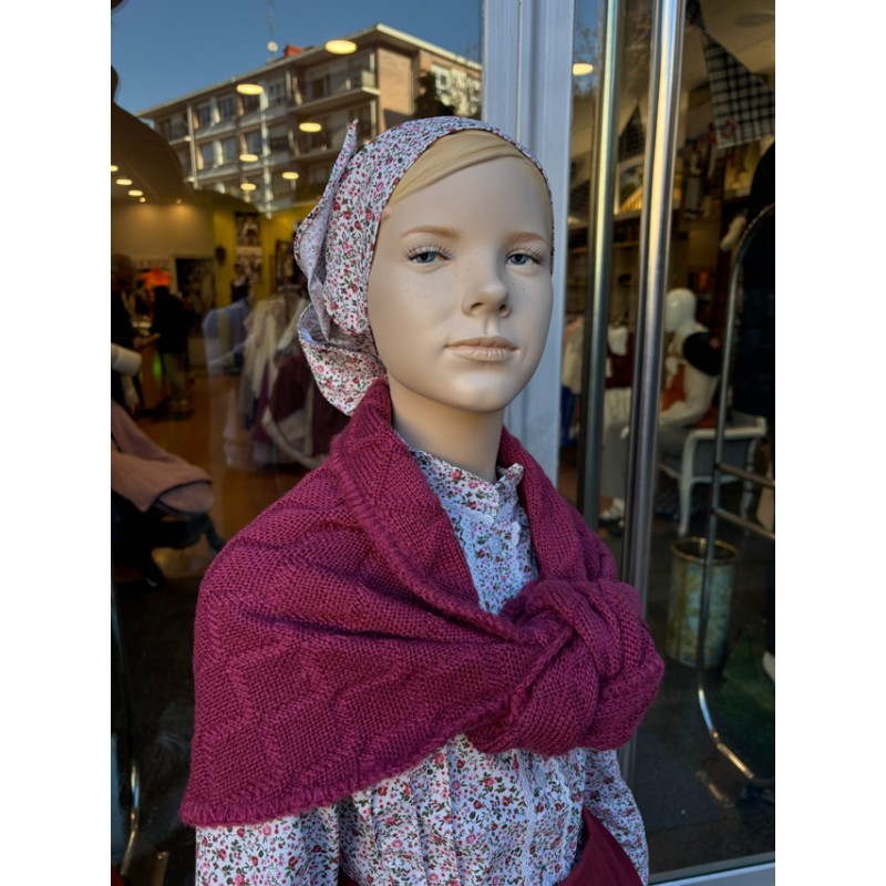 Haurrentzako euskal tokilla fuksia tradizioa eta neskentzako jantzietarako berokia