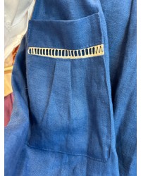 Delantal vasco de mujer azul de lino con ribete blanco y bolsillos