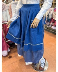 Delantal vasco de mujer azul de lino con ribete blanco y bolsillos