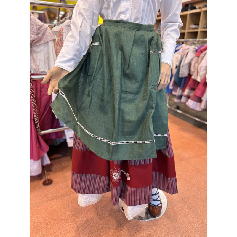 Delantal vasco de mujer verde de lino con ribete blanco y bolsillos