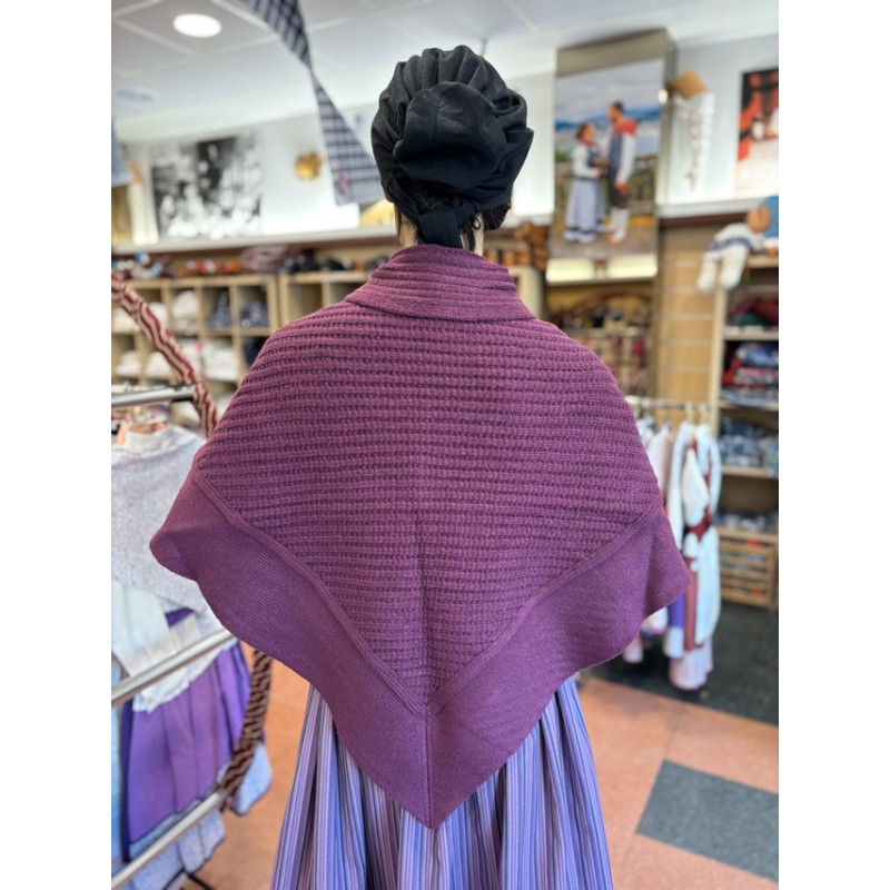 Euskal tokila, puntu-puntu tradizionaleko emakume morea