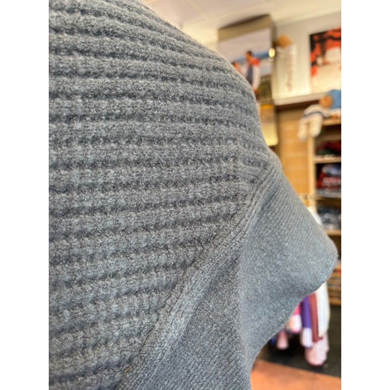 Euskal tokila grisa kolorean