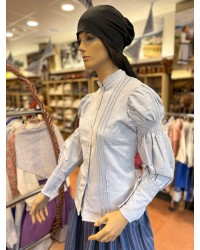 Blusa vasca azul con mangas abullonadas y lorzas
