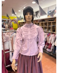 Blusa vasca rosa con lorzas tradicionales