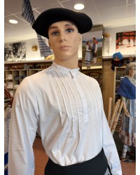 Baserritar alkandora zuria, gizonentzako lorzekin