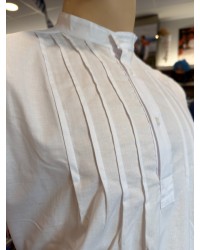 Baserritar alkandora zuria, gizonentzako lorzekin