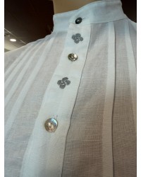 Camisa blanca con laburus bordados gris de calidad superior