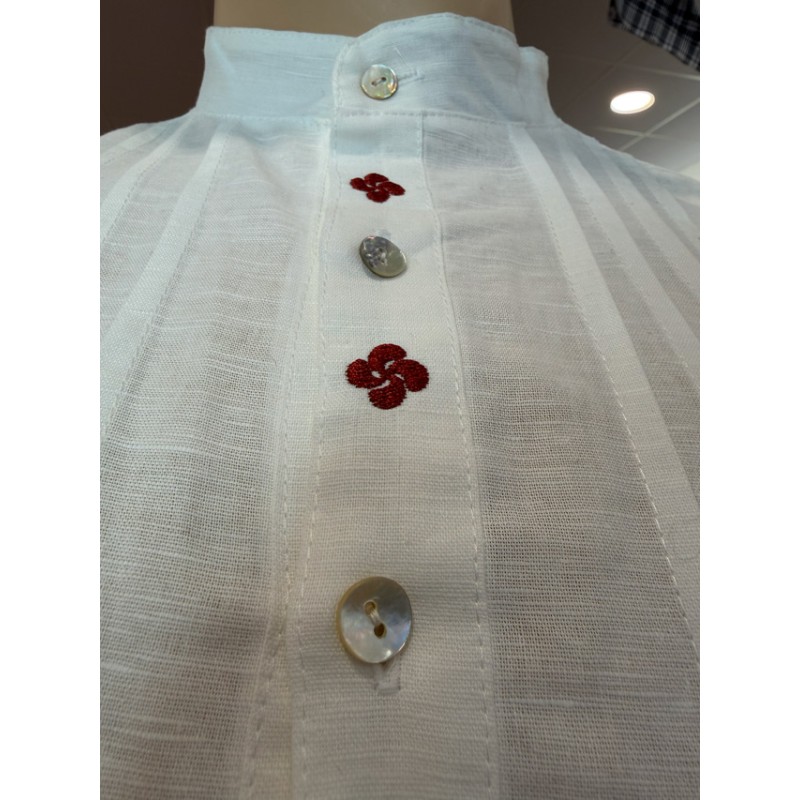 Camisa blanca con laburus bordados granate de calidad superior