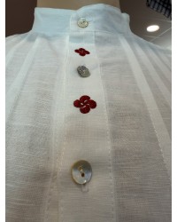 Camisa blanca con laburus bordados granate de calidad superior