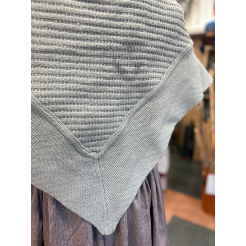 Moko-formako euskal tokila tradizional gris argia