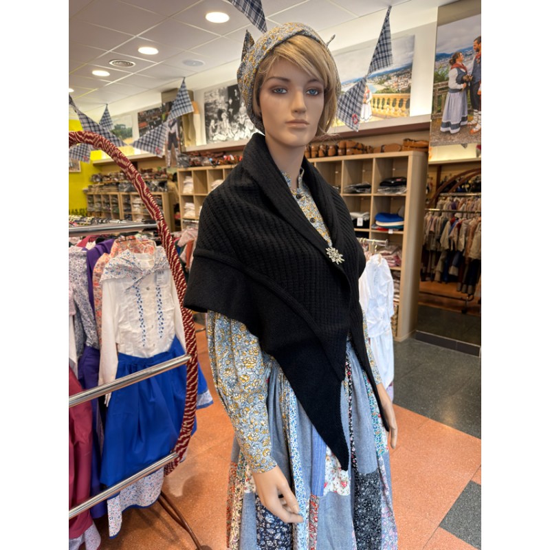 Euskal tokila beltza, moko eta guzti, jantzi tradizionaletarako