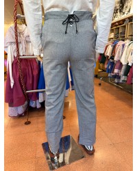 Pantalón vasco gris de calidad superior con botones tradicionales