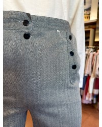 Pantalón vasco gris de calidad superior con botones tradicionales