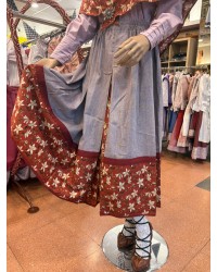 Falda vasca con floreado otoñal a juego con pañuelo tradicional