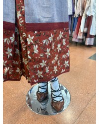 Falda vasca con floreado otoñal a juego con pañuelo tradicional