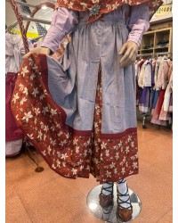 Falda vasca con floreado otoñal a juego con pañuelo tradicional