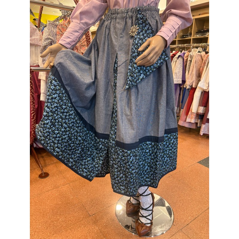 Falda vasca floreada en tonos azules y grises con pañuelo a juego