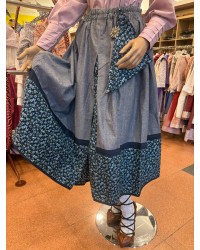 Falda vasca floreada en tonos azules y grises con pañuelo a juego