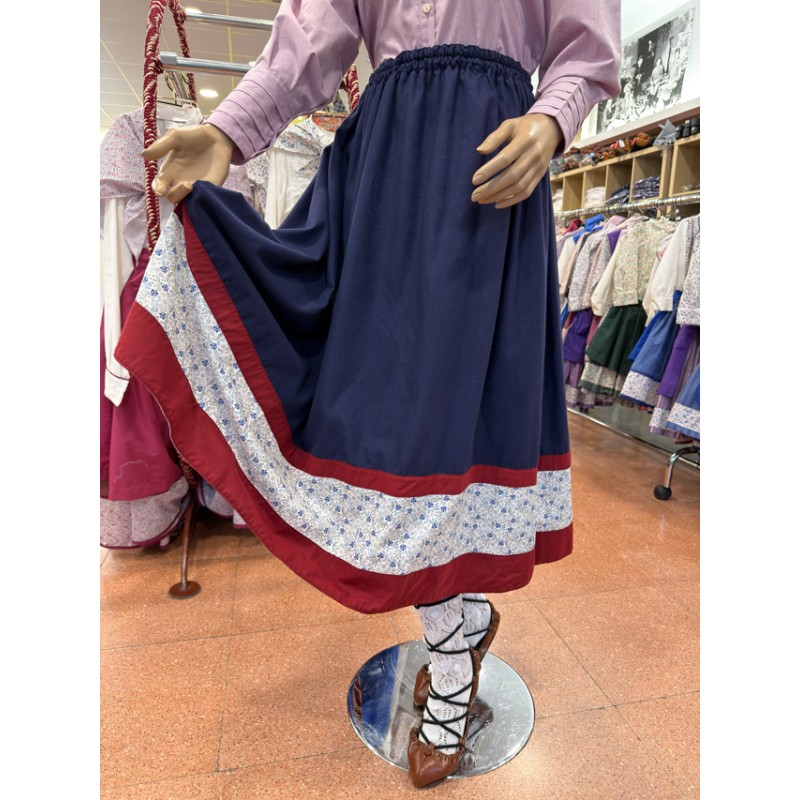 Falda tradicional vasca azul marino con greca roja y cenefa floral