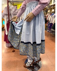 Euskal gona tradizionala, urdin argia, lore zerrenda eta zapia jokoan