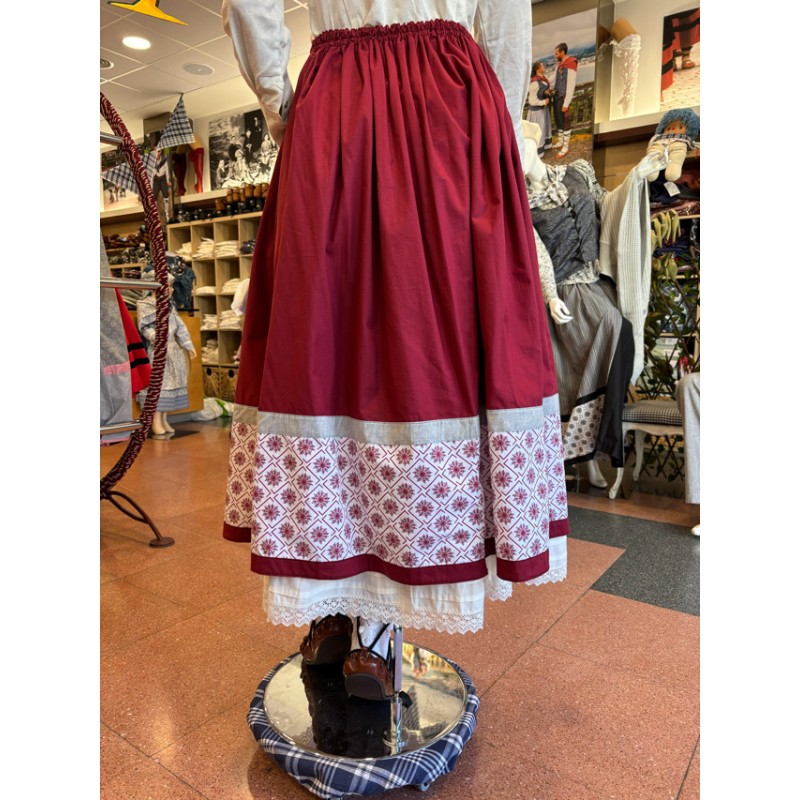 Traje vasco mujer granate completo con corpiño, falda, toquilla y pañuelo