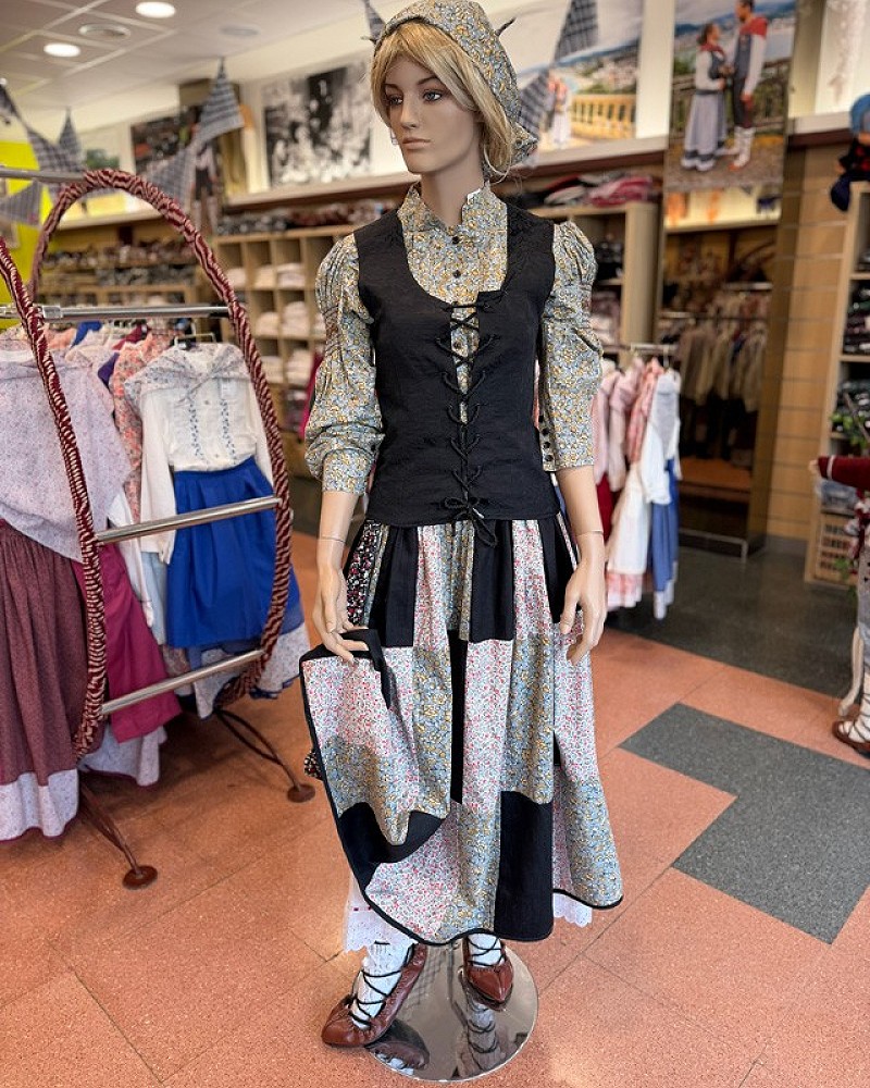 Traje vasco mujer completo negro con corpiño, falda estampada y pañuelo - Traje de Aldeana Vasca de Mujer