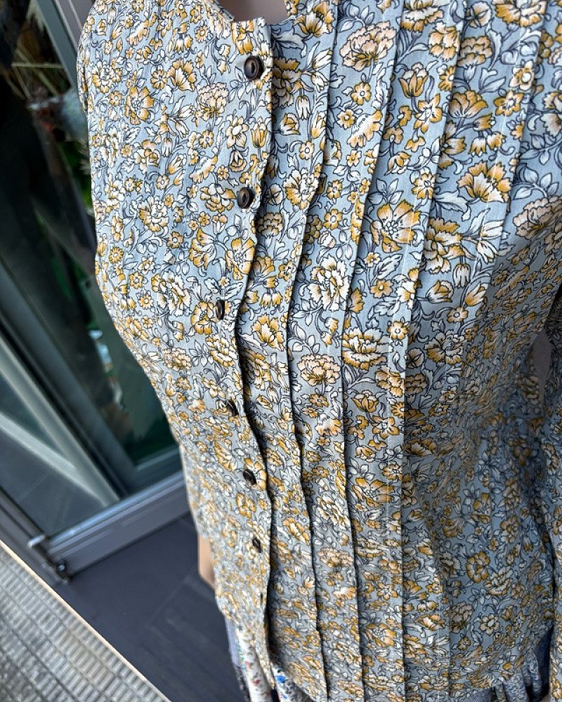 Traje vasco mujer completo negro con corpiño, falda estampada y pañuelo - Traje de Aldeana Vasca de Mujer
