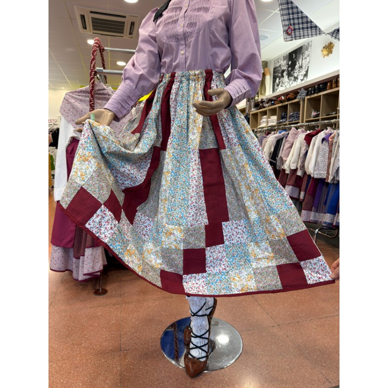 Traje vasco mujer tradicional con chaqueta, falda y delantal