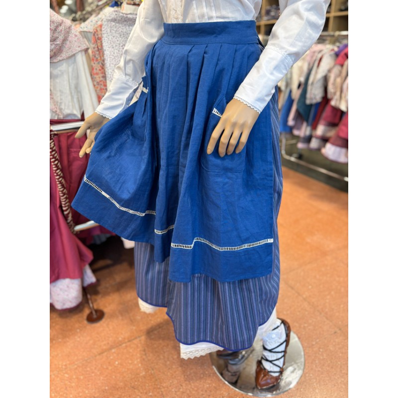 Traje vasco mujer azul completo con falda, delantal y blusa tradicional