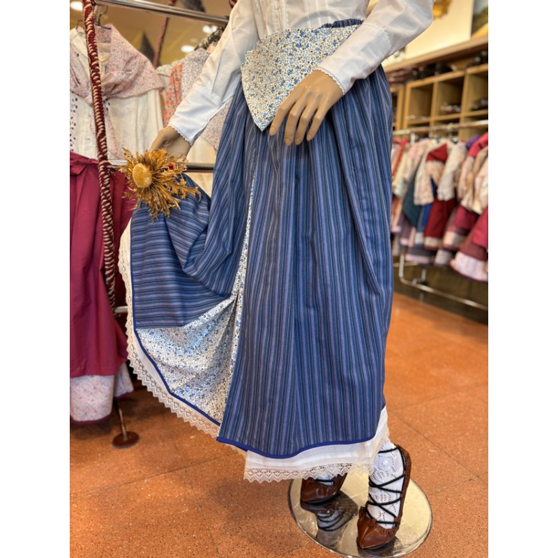 Traje vasco mujer azul completo con falda, delantal y blusa tradicional