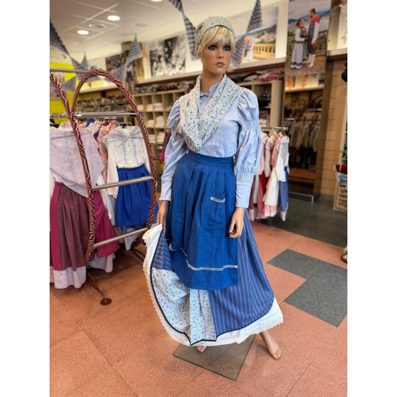 Traje vasco mujer azul completo con falda, delantal y blusa tradicional