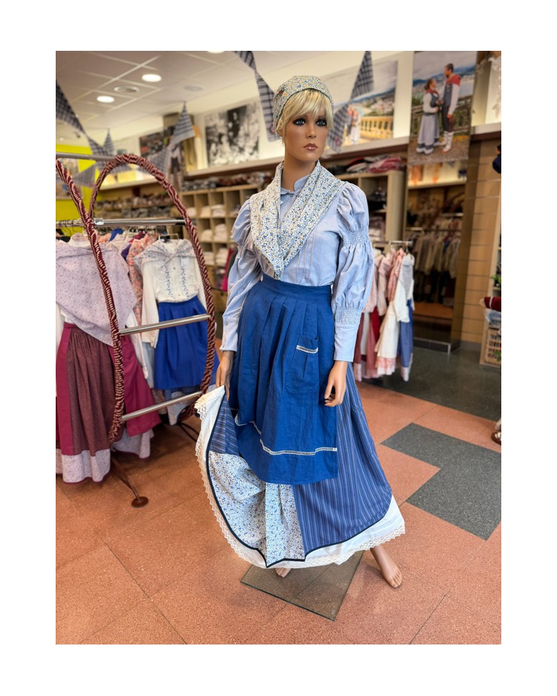 Traje vasco mujer azul completo con falda, delantal y blusa tradicional