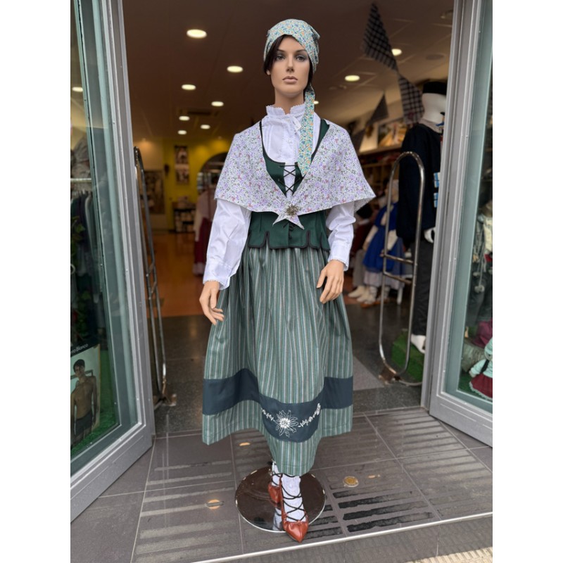 Traje vasco completo verde con corpiño de ondas y falda tradicional
