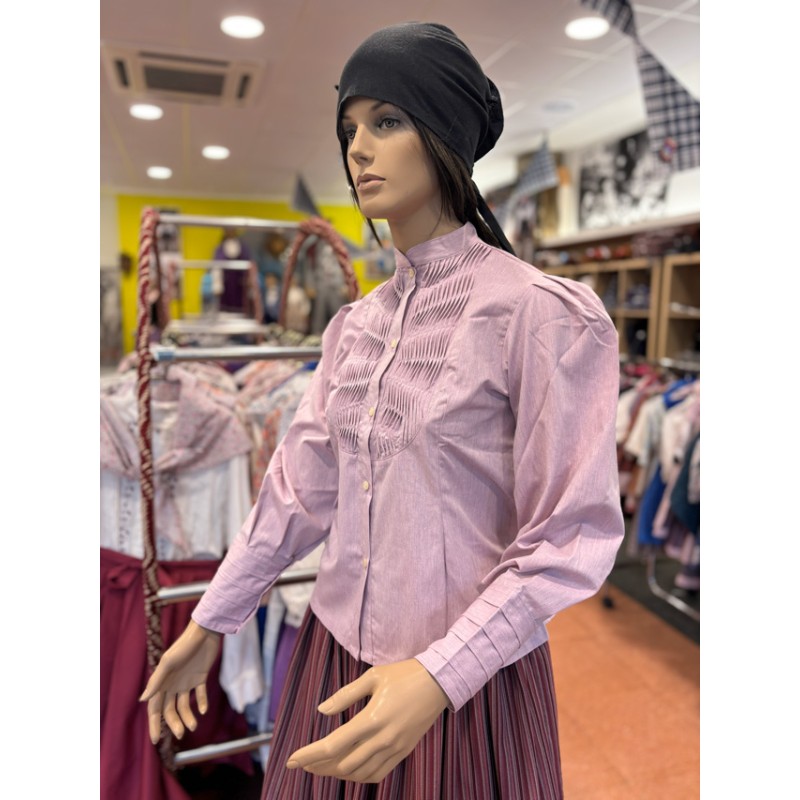Traje vasco rosa tradicional con falda rayada y pañuelo a juego