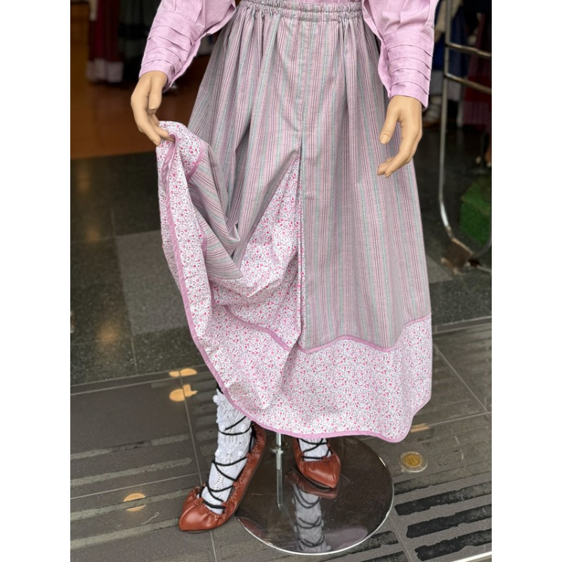 Falda de traje vasco rosa con rayas verticales y pañuelo incluido