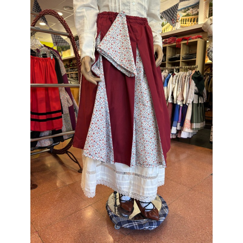 Traje vasco mujer rojo con falda tradicional y pañuelo floral incluido
