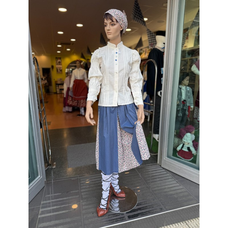 Traje vasco mujer con blusa abullonada bordada y falda azul con pañuelo incluido