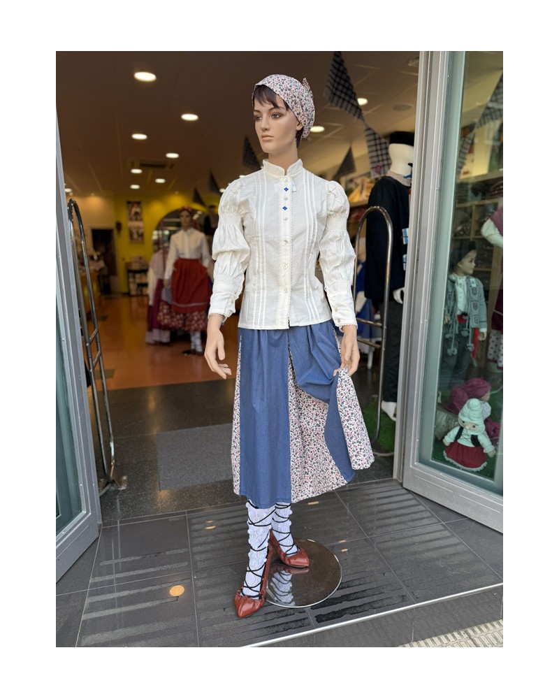 Traje vasco mujer con blusa abullonada bordada y falda azul con pañuelo incluido