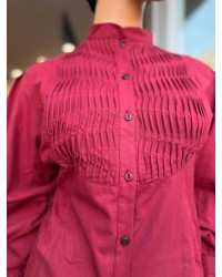 Blusa vasca granate con lorzas en la pechera para traje vasco