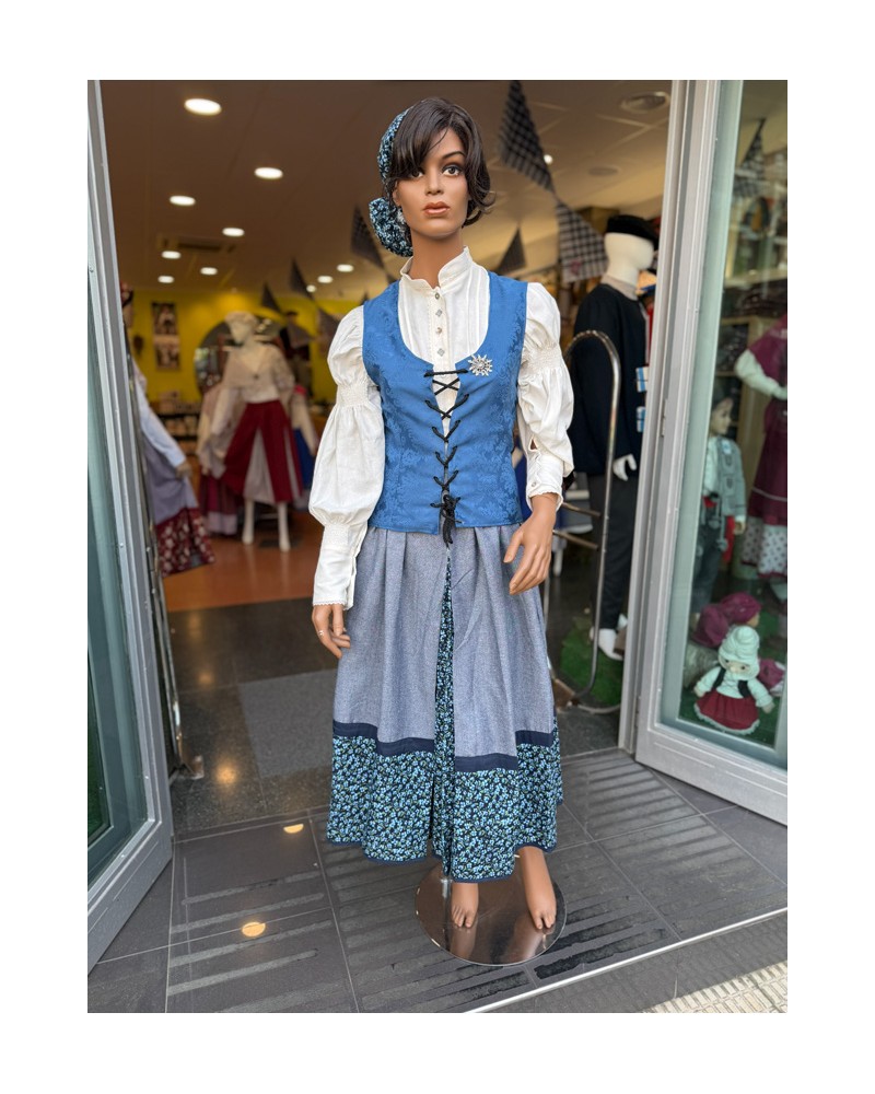 Traje vasco mujer con corpiño azul floral y falda tradicional con pañuelo incluido