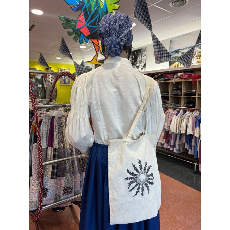 Traje vasco mujer con corpiño azul floral y falda tradicional con pañuelo incluido