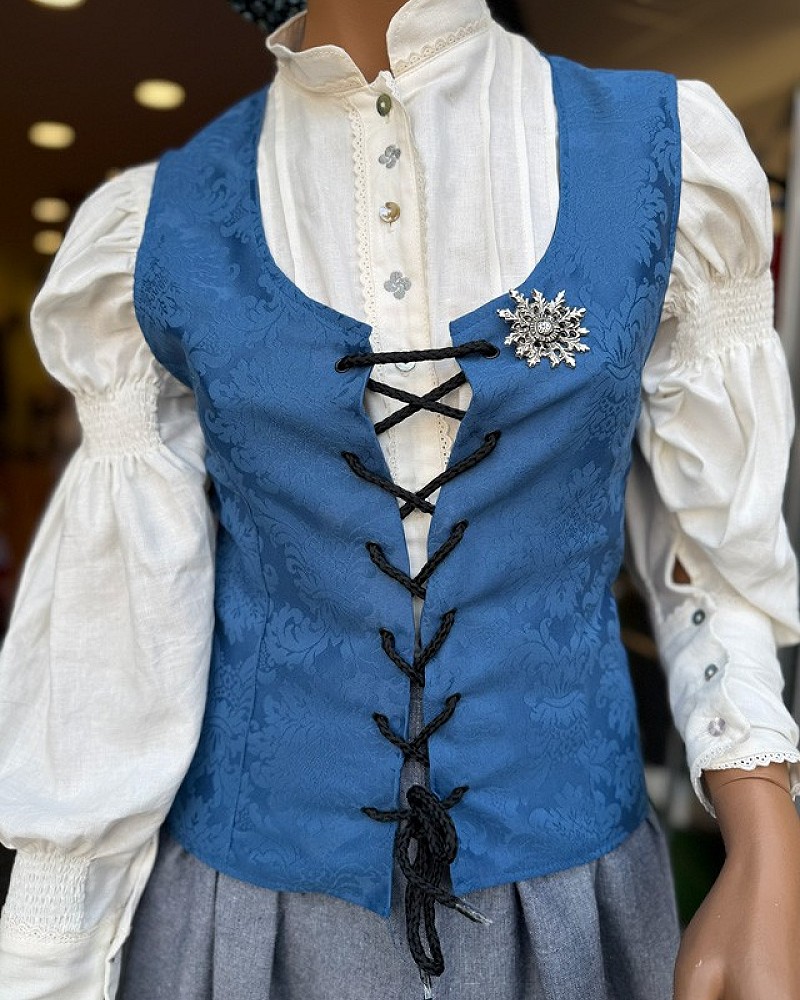 Traje vasco mujer con corpiño azul floral y falda tradicional con pañuelo - conjunto baserritarra regional típico de casera