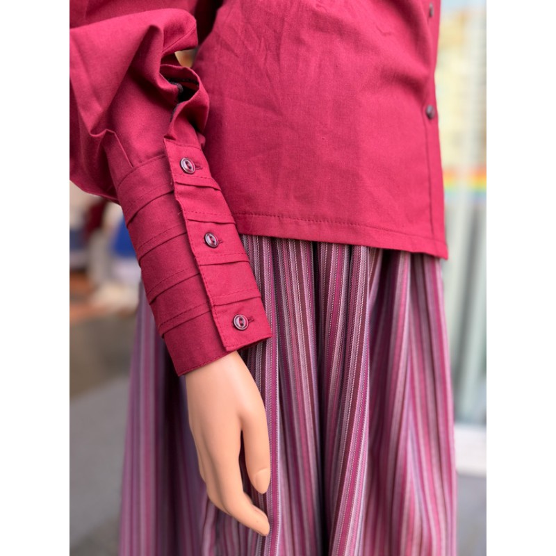 Traje vasco mujer granate con falda bordada de eguzkilore y pañuelo floral