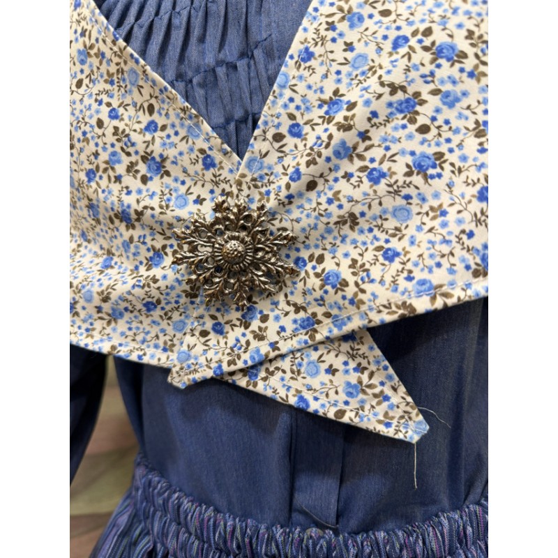 Pañuelo vasco floreado azul para traje tradicional vasco