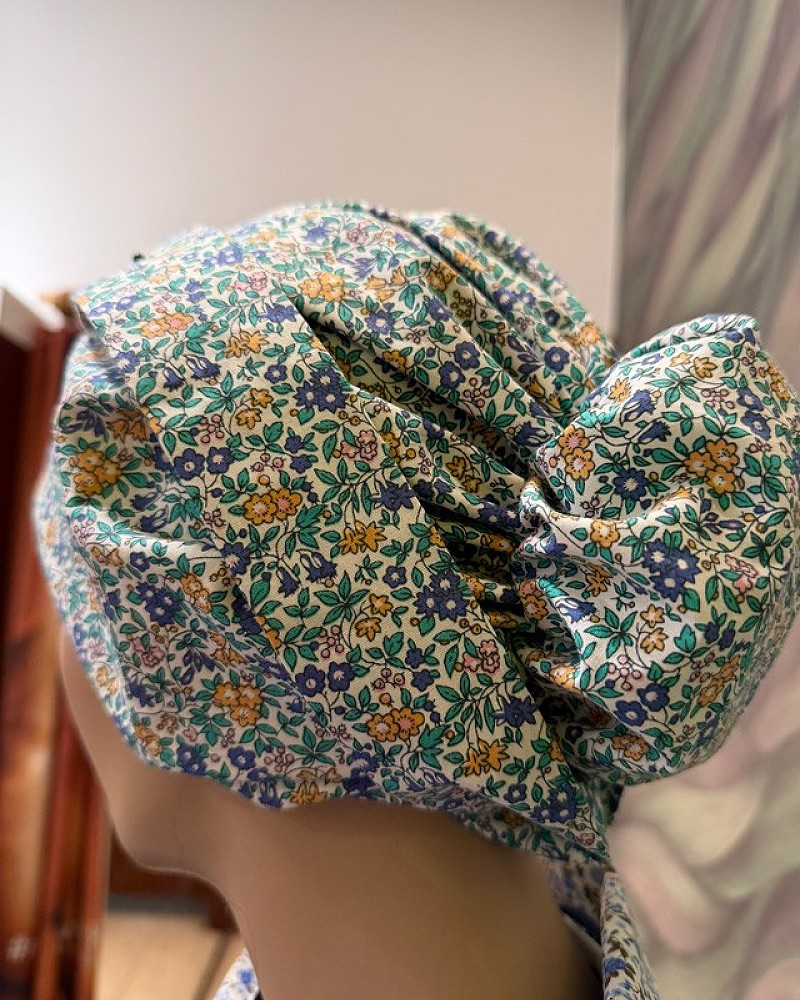 Traje vasco mujer con falda azul de eguzkilores y corpiño gris - conjunto baserritarra regional tradicional de casera vasca