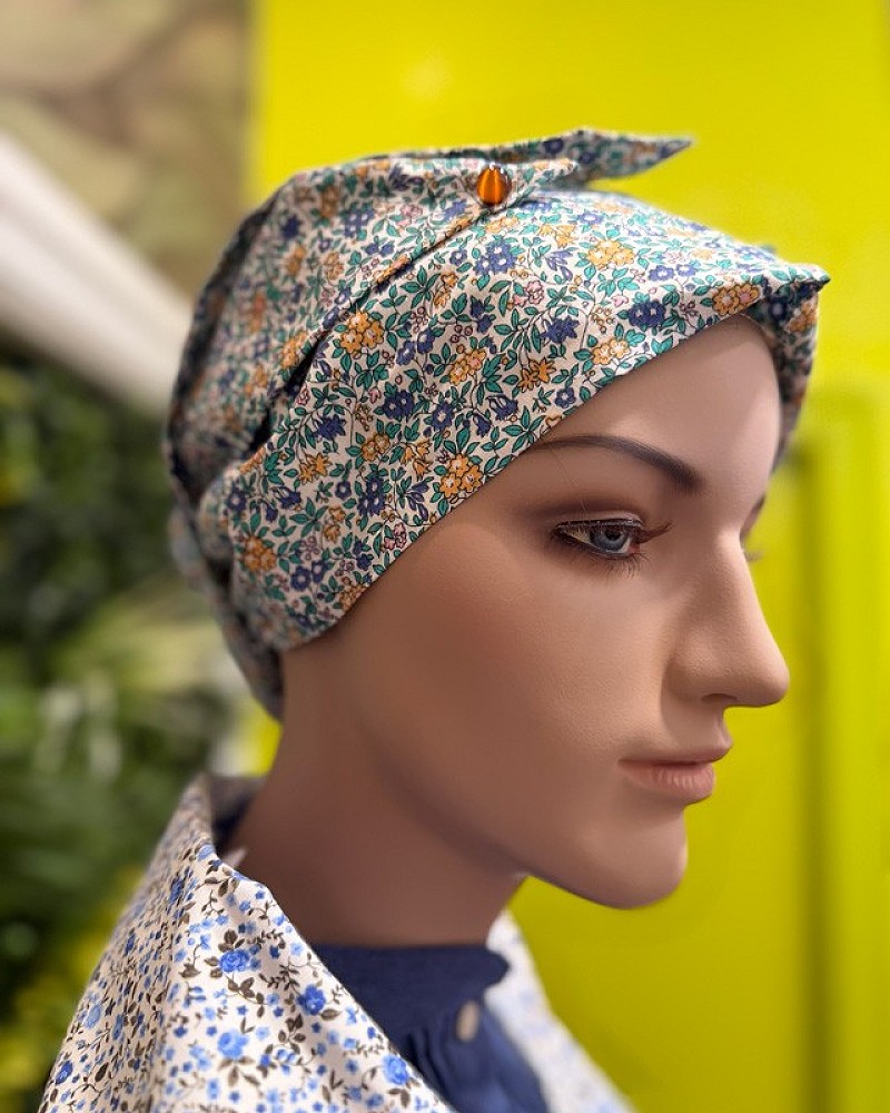 Traje vasco mujer con falda azul de eguzkilores y corpiño gris - conjunto baserritarra regional tradicional de casera vasca